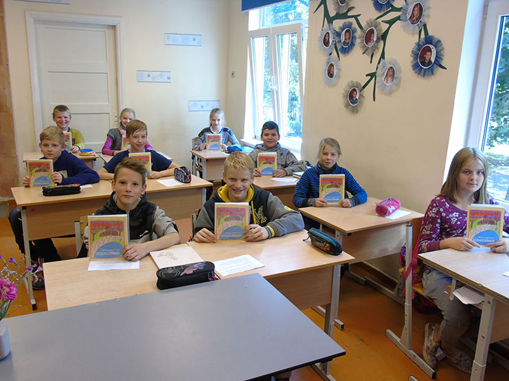 Pateicoties pašvaldību un uzņēmēju ziedojumiem, turpat 20 000 skolēnu visā Latvijā jauno mācību gadu uzsāk ar sava dizaina dienasgrāmatām!